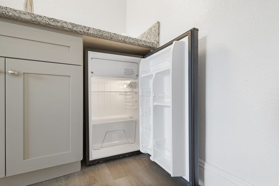 Suite, 1 King Bed | Desk, blackout drapes, iron/ironing board, free WiFi