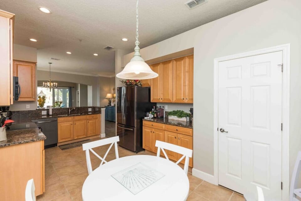 Decorator Breakfast Nook with seating for 4