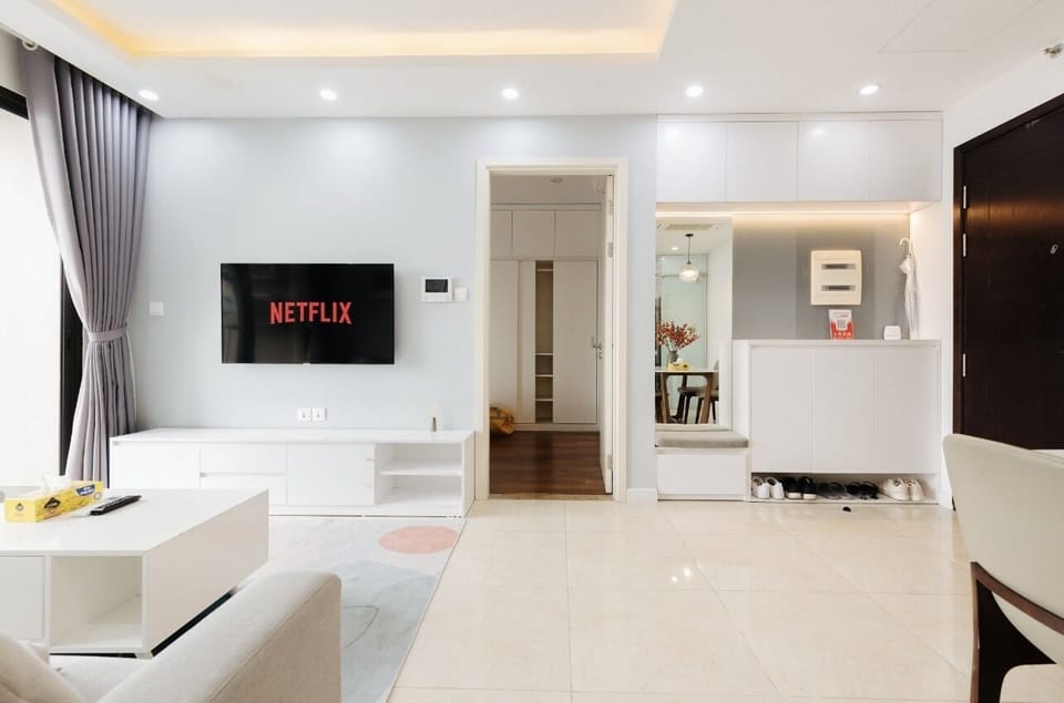 Luxury Apartment, 2 Bedrooms | Desk, laptop workspace, blackout drapes, soundproofing