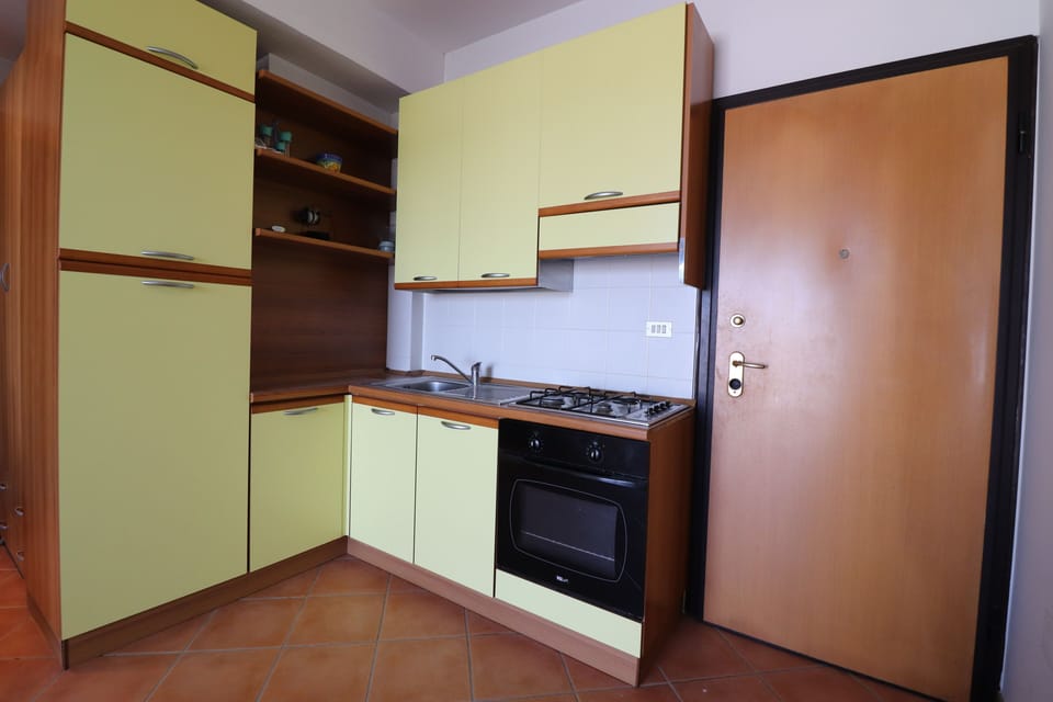 House, 1 Bedroom, Balcony, City View | Private kitchen