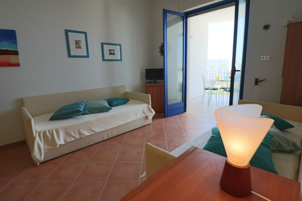 House, 1 Bedroom, Balcony, City View | Living area
