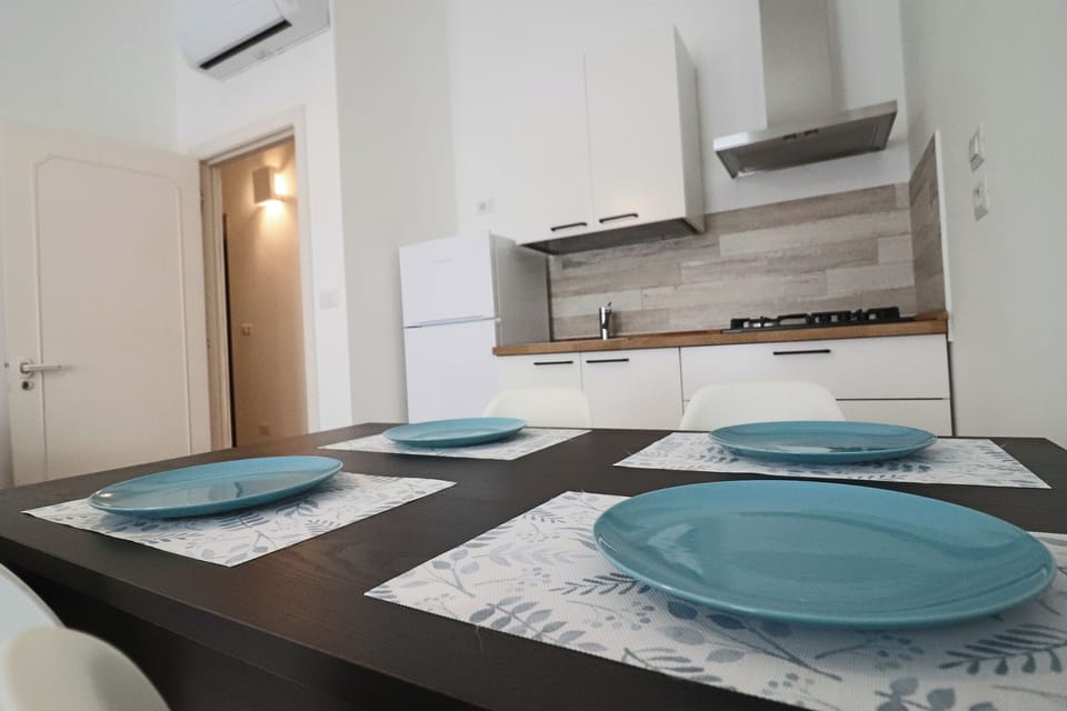 House, 2 Bedrooms, City View | Dining