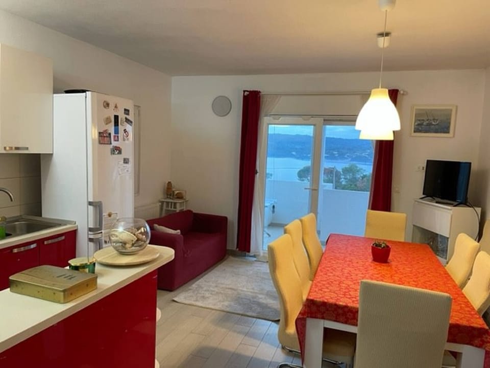 Apartment, 2 Bedrooms, Smoking, Balcony | Interior