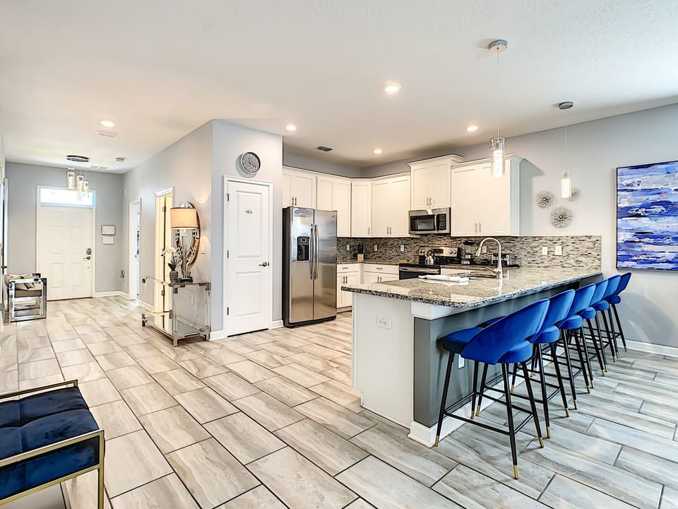 Breakfast Counter (seating for 6)