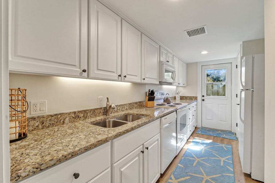 729 Schooner Court | Kitchen - 729 Schooner Court | Kitchen