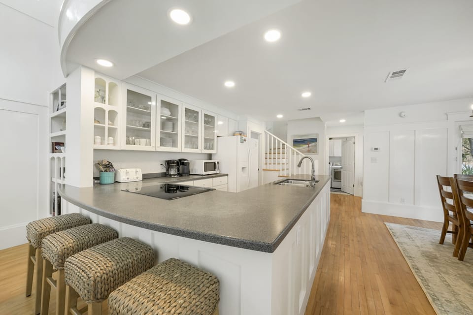BAR SEATING AT KITCHEN ADJACENT TO DINING AREA