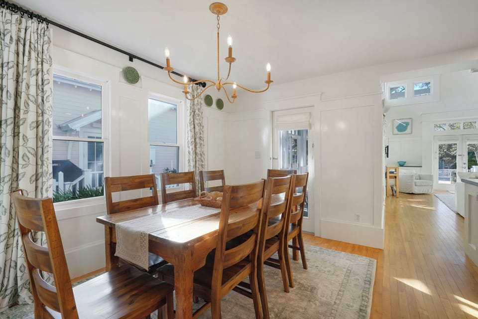 DINING ALTERNATE VIEW, ADJACENT ACCESS TO PORCH
