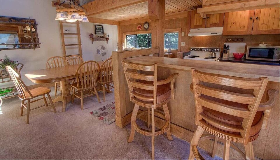 Condo, 3 Bedrooms | Dining