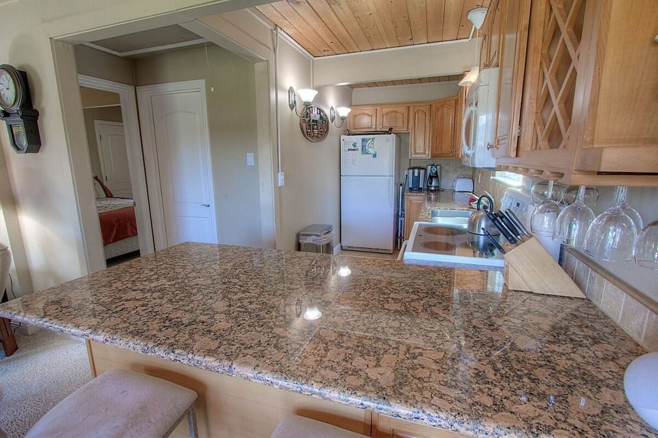 Condo, 3 Bedrooms | Private kitchen | Fridge, coffee/tea maker, toaster