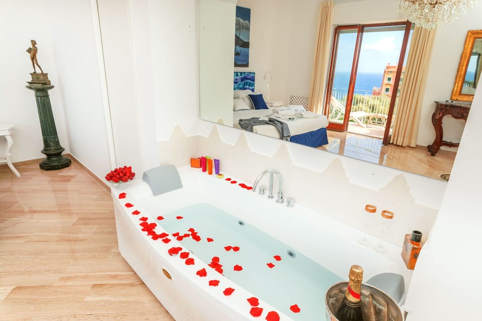 Exclusive Studio Suite | Private spa tub