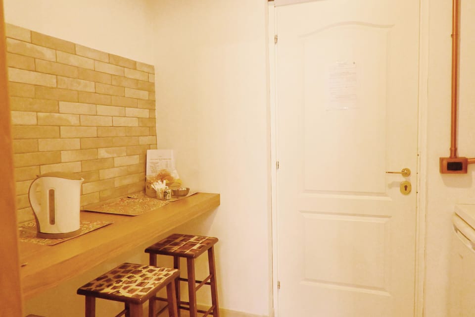 City Room | Private kitchen | Espresso maker, coffee/tea maker, electric kettle