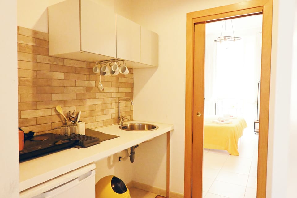 City Room | Private kitchen | Espresso maker, coffee/tea maker, electric kettle
