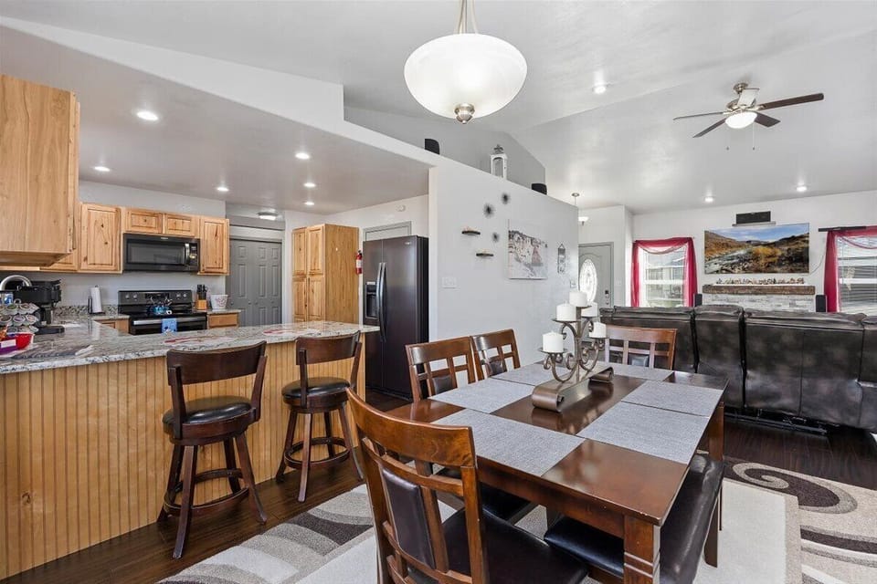 Open area for visiting while cooking