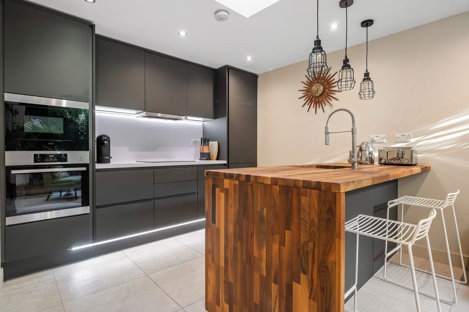 Apartment | Private kitchen | Fridge, microwave, oven, stovetop