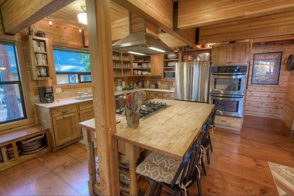House, 5 Bedrooms | Private kitchen | Fridge, coffee/tea maker, toaster