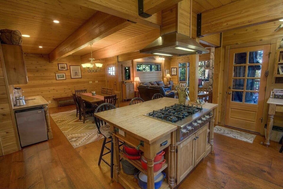 House, 5 Bedrooms | Interior