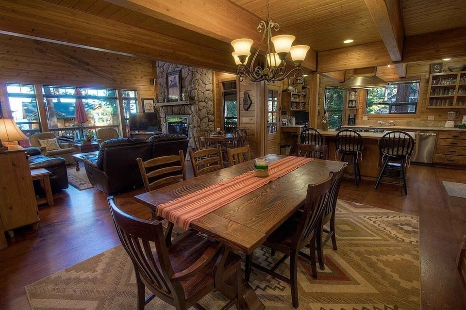 House, 5 Bedrooms | Dining