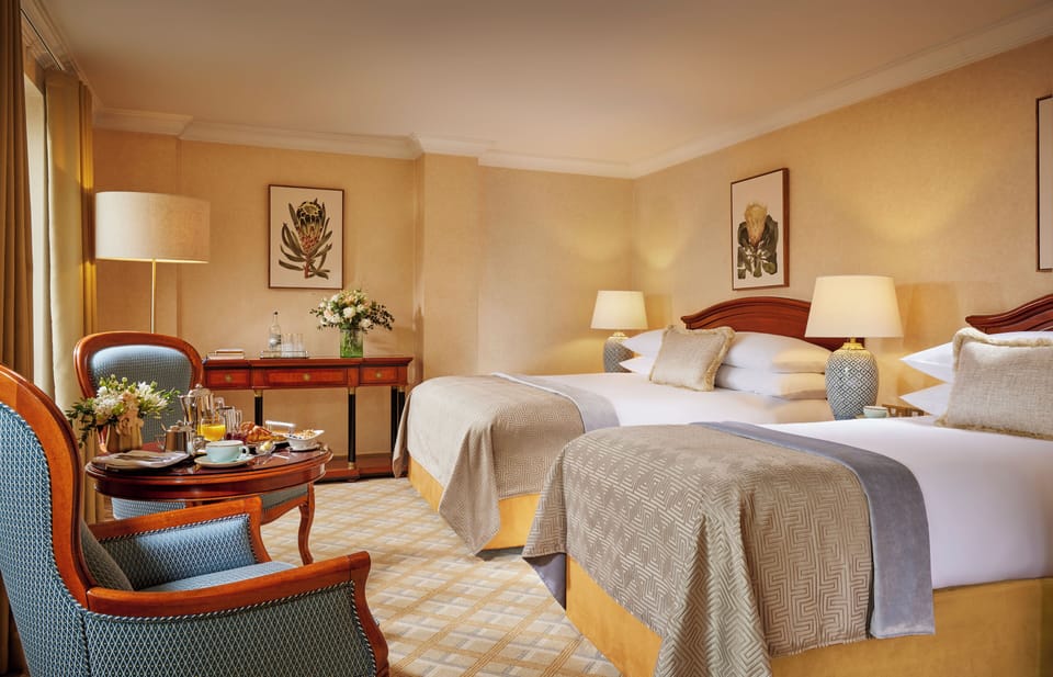 Deluxe | Premium bedding, in-room safe, iron/ironing board, WiFi (free)