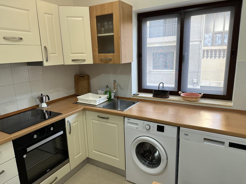 Apartment | Private kitchen | Fridge, microwave, oven, stovetop