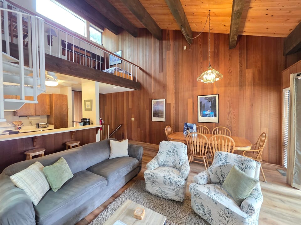 Condo, 3 Bedrooms | Living area