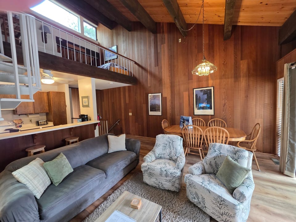Condo, 3 Bedrooms | Living area