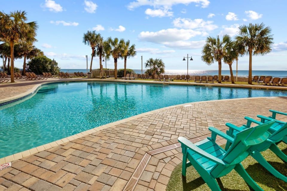 Lounge Pool Side