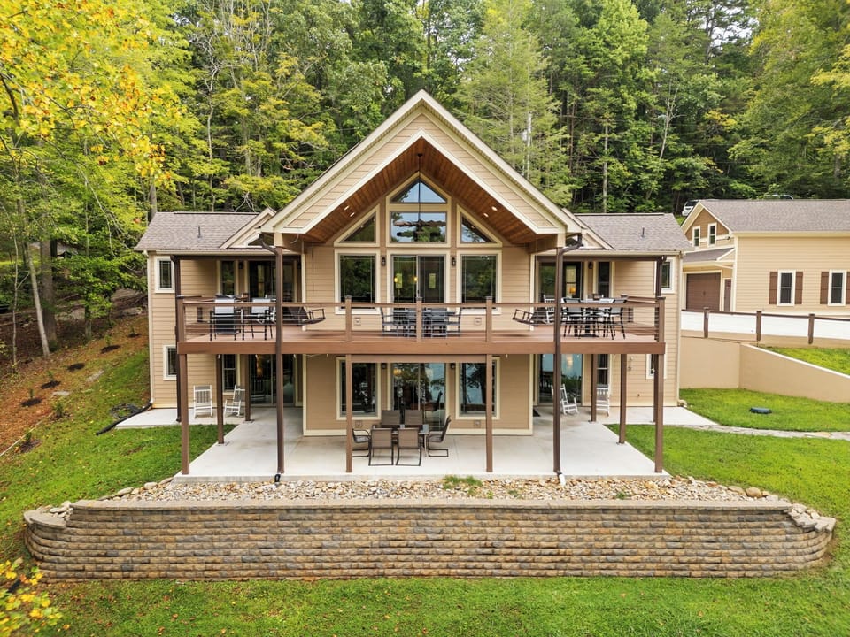 Welcome to Hiwassee Holiday!   Norris Lakefront - 5BR/5.5BA, Private Dock!