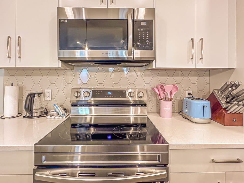 Family Townhome | Private kitchen | Espresso maker, coffee/tea maker, fridge, microwave