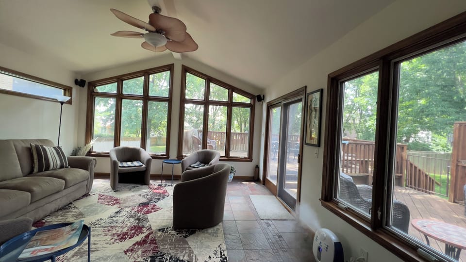 Sitting Area  (floor 1)