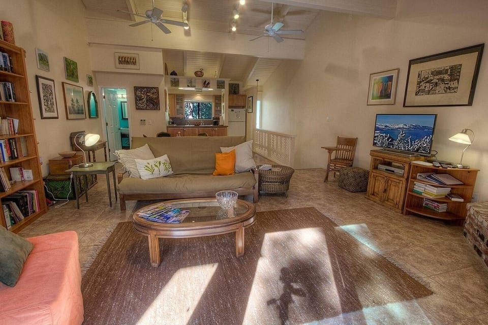 Condo, 3 Bedrooms | Living area