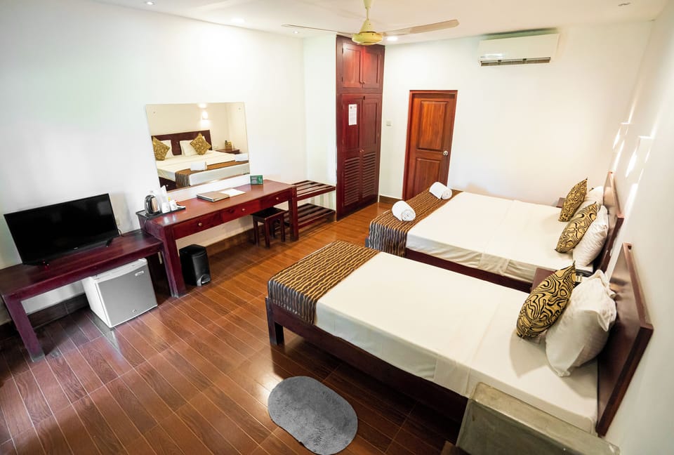 Minibar, in-room safe, desk, iron/ironing board