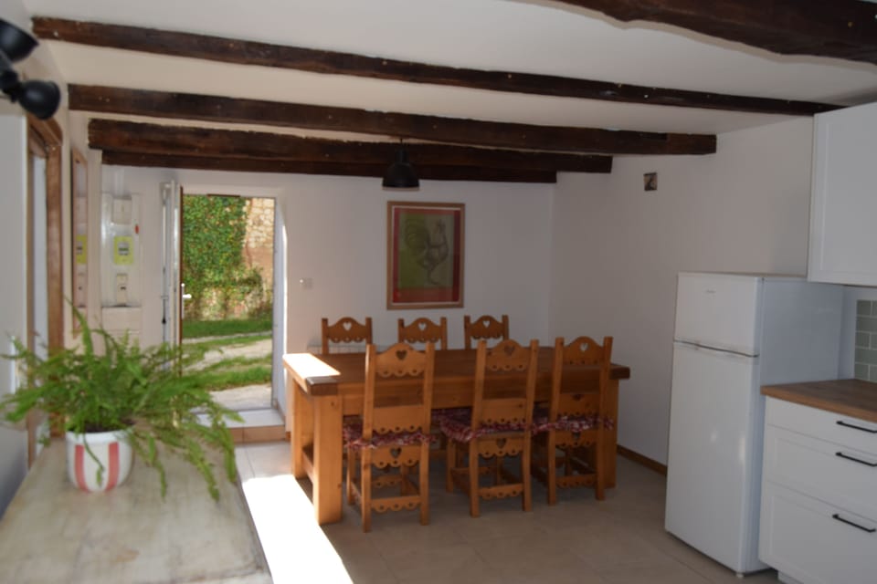 Dining area with access from lane