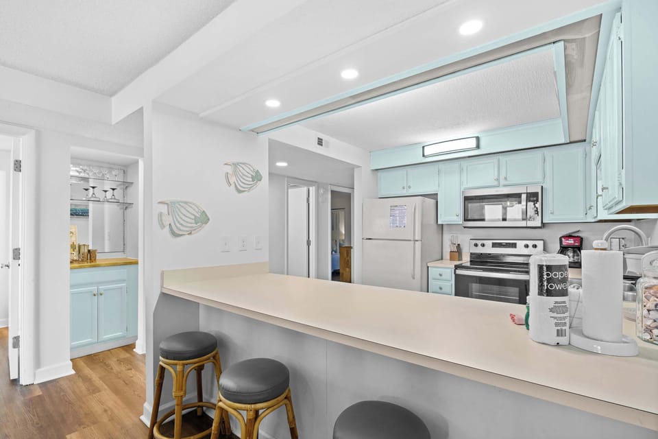 his spacious kitchen serves up ocean views right from the stove—perfect for whipping up your favorite meal with a side of sea breeze and sunshine.