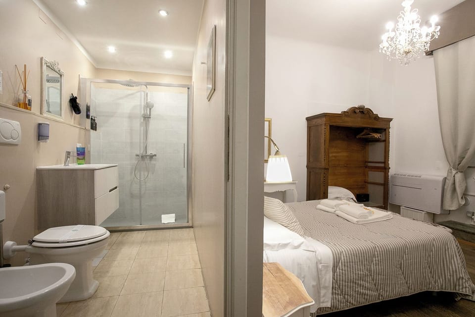 Standard Triple Room | Bathroom | Hair dryer, bidet, towels, soap