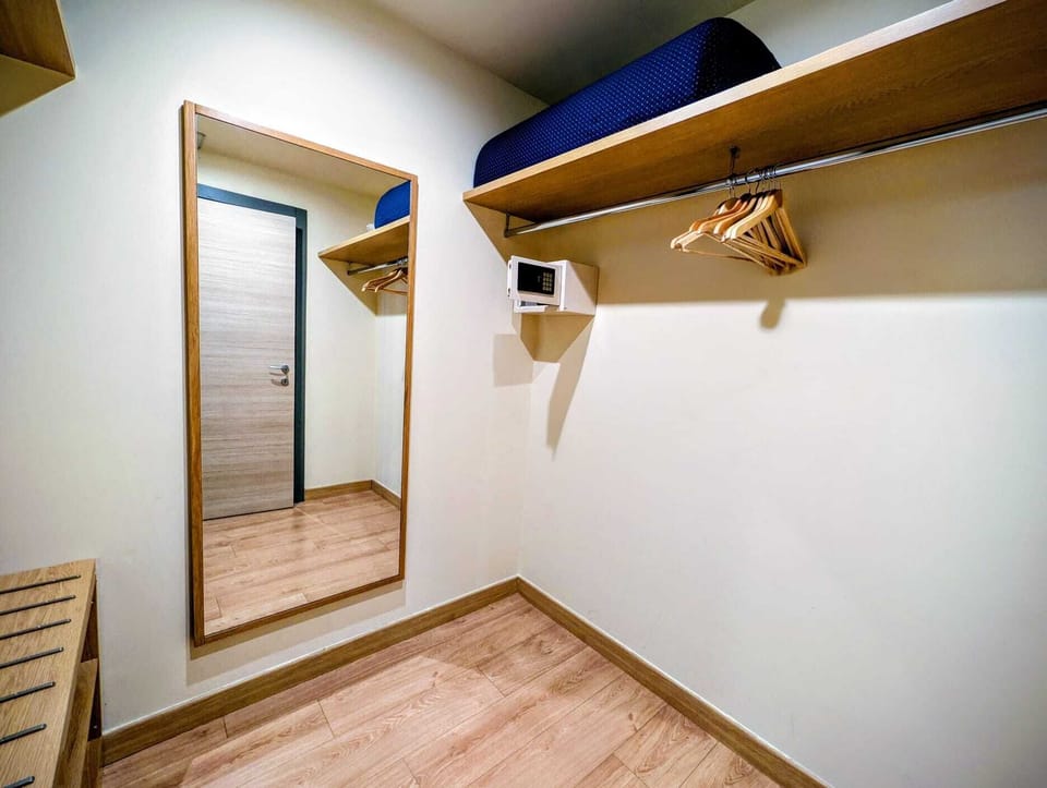 Family Studio Suite | Wardrobe