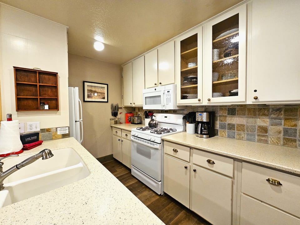 Condo, 3 Bedrooms | Private kitchen | Coffee/tea maker, fridge, toaster