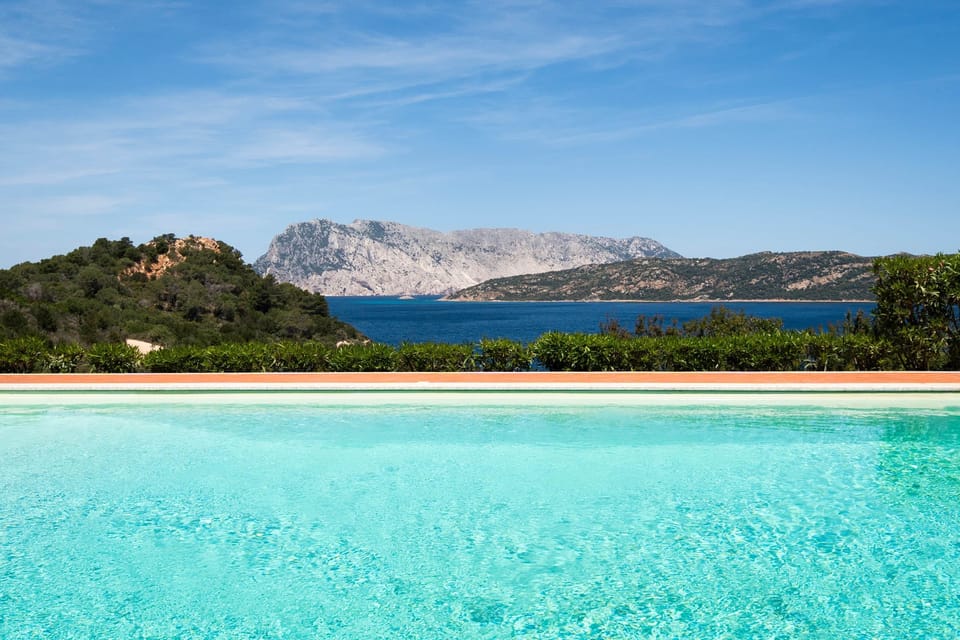 Piscina panoramica punta est san teodoro sardinia rental home
