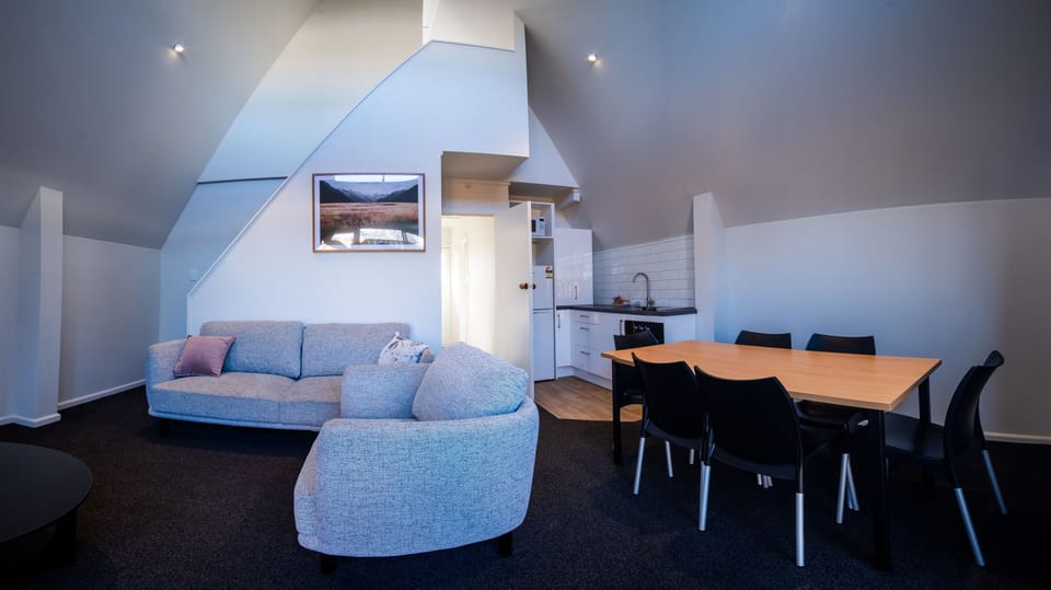 Apartment, 2 Bedrooms | In-room dining