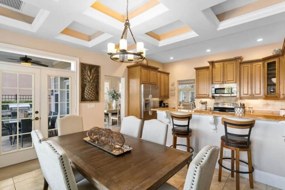 Kitchen dining area