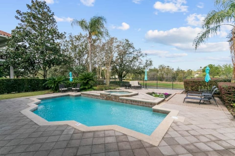 Large pool with spill over spa