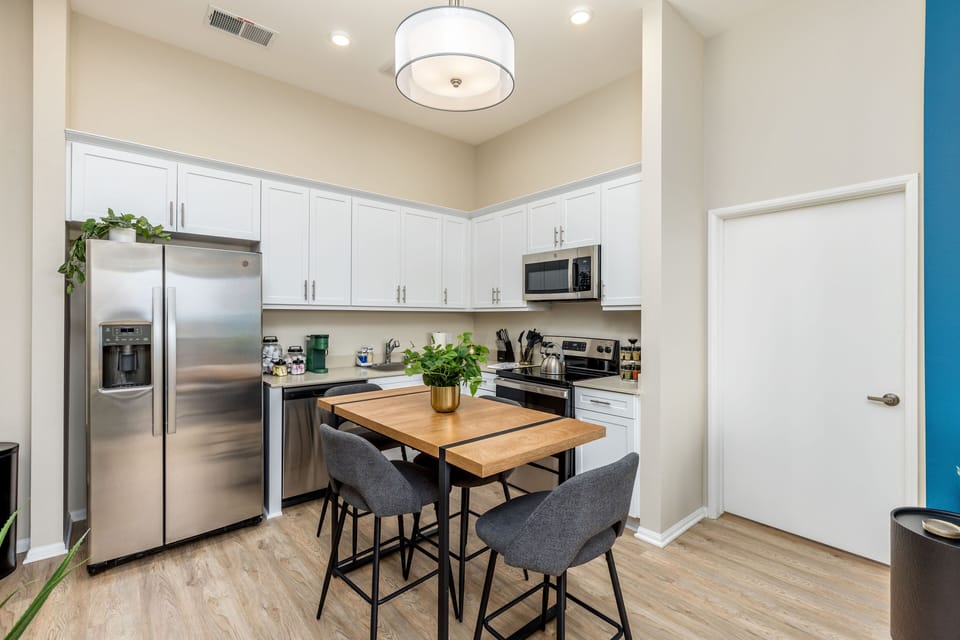 Fully equipped kitchen and dining room for your culinary creations.