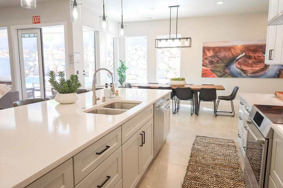 Kitchen & Dining Area
