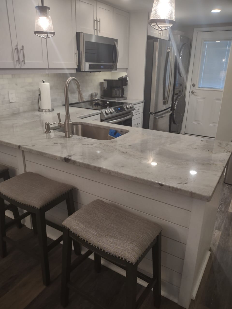 Seating for 3 at counter in kitchen