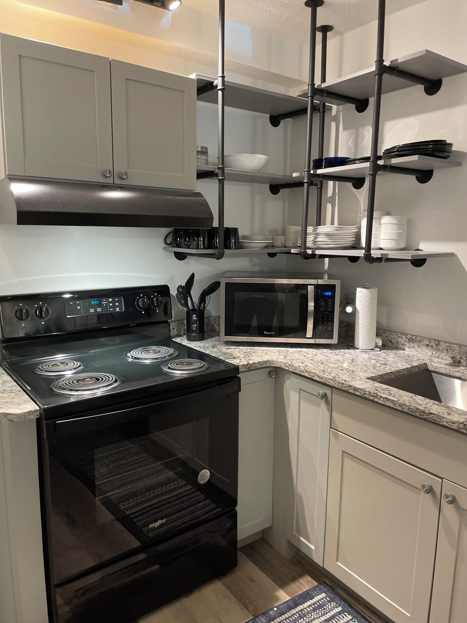 Kitchen with granite Countertops in Ocean Walk 101