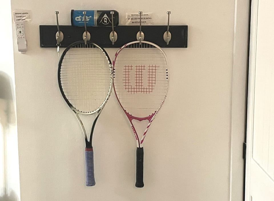 Tennis rackets for on-site tennis courts
