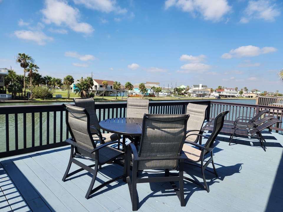 Dining for 6 with a view of the canal