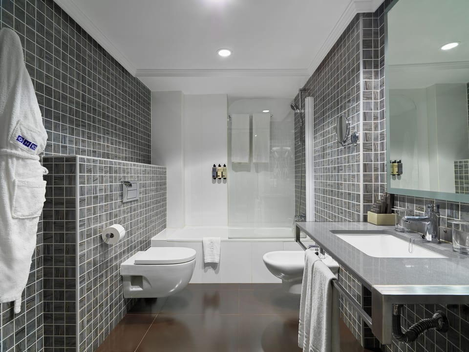 Suite, 1 Bedroom | Bathroom | Bathtub, eco-friendly toiletries, hair dryer, towels