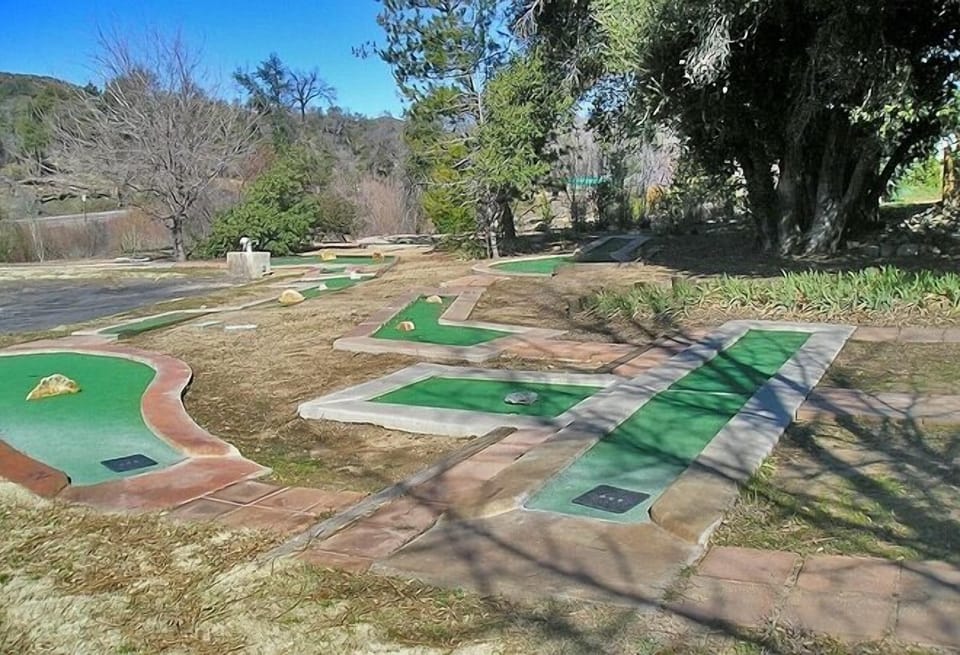 Mini-golf