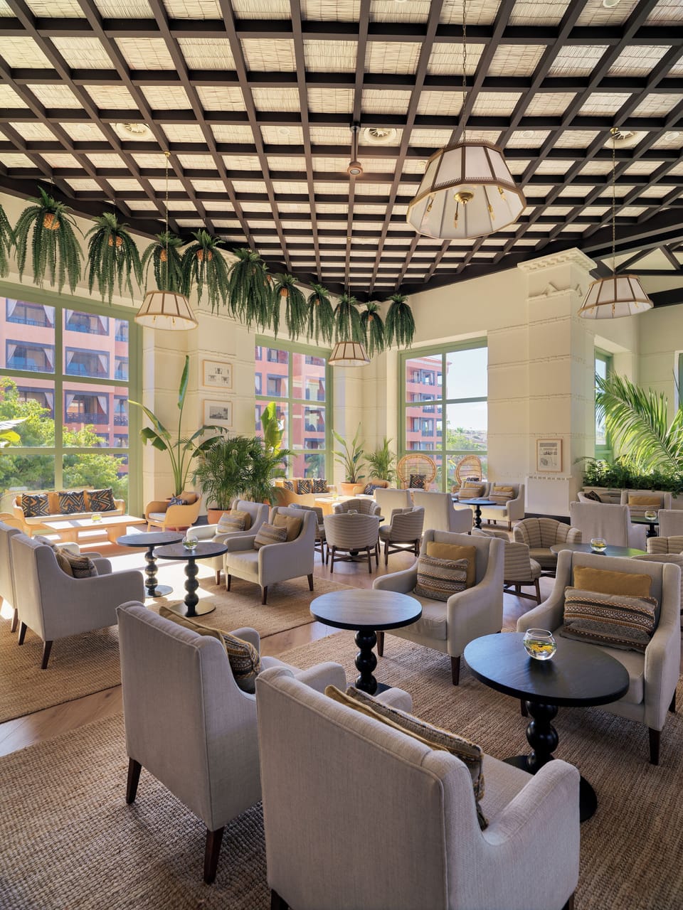 5 bars/lounges, piano bar