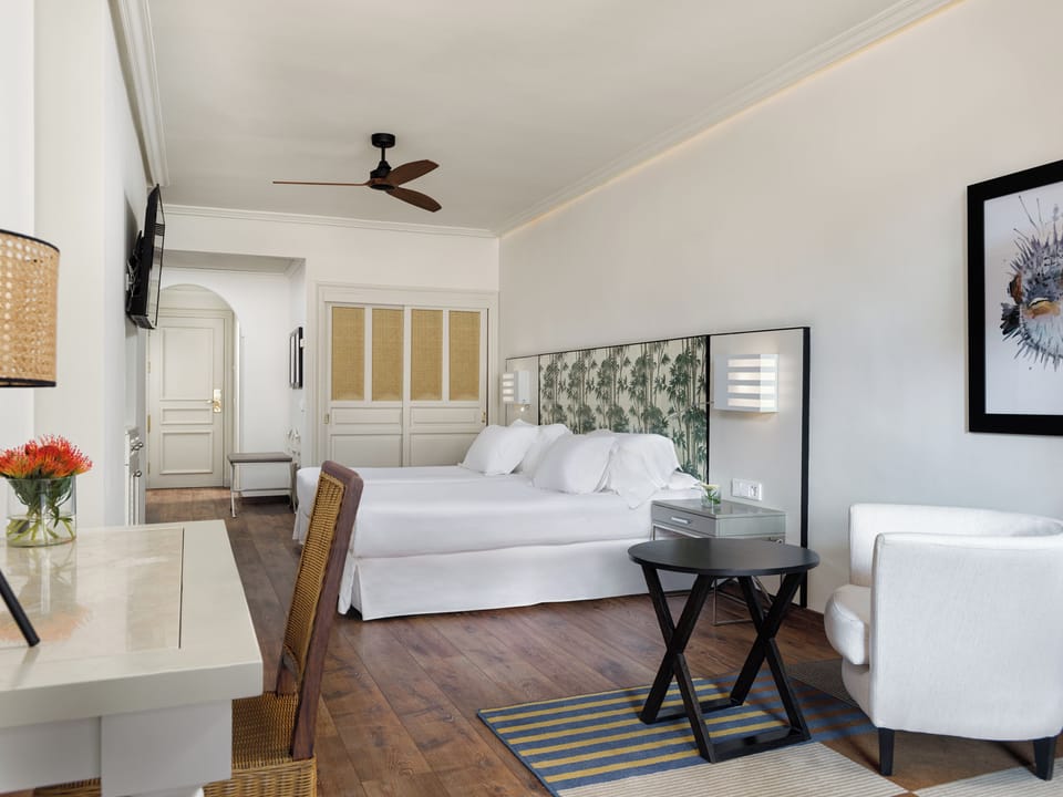 Desk, free rollaway beds, free WiFi, bed sheets